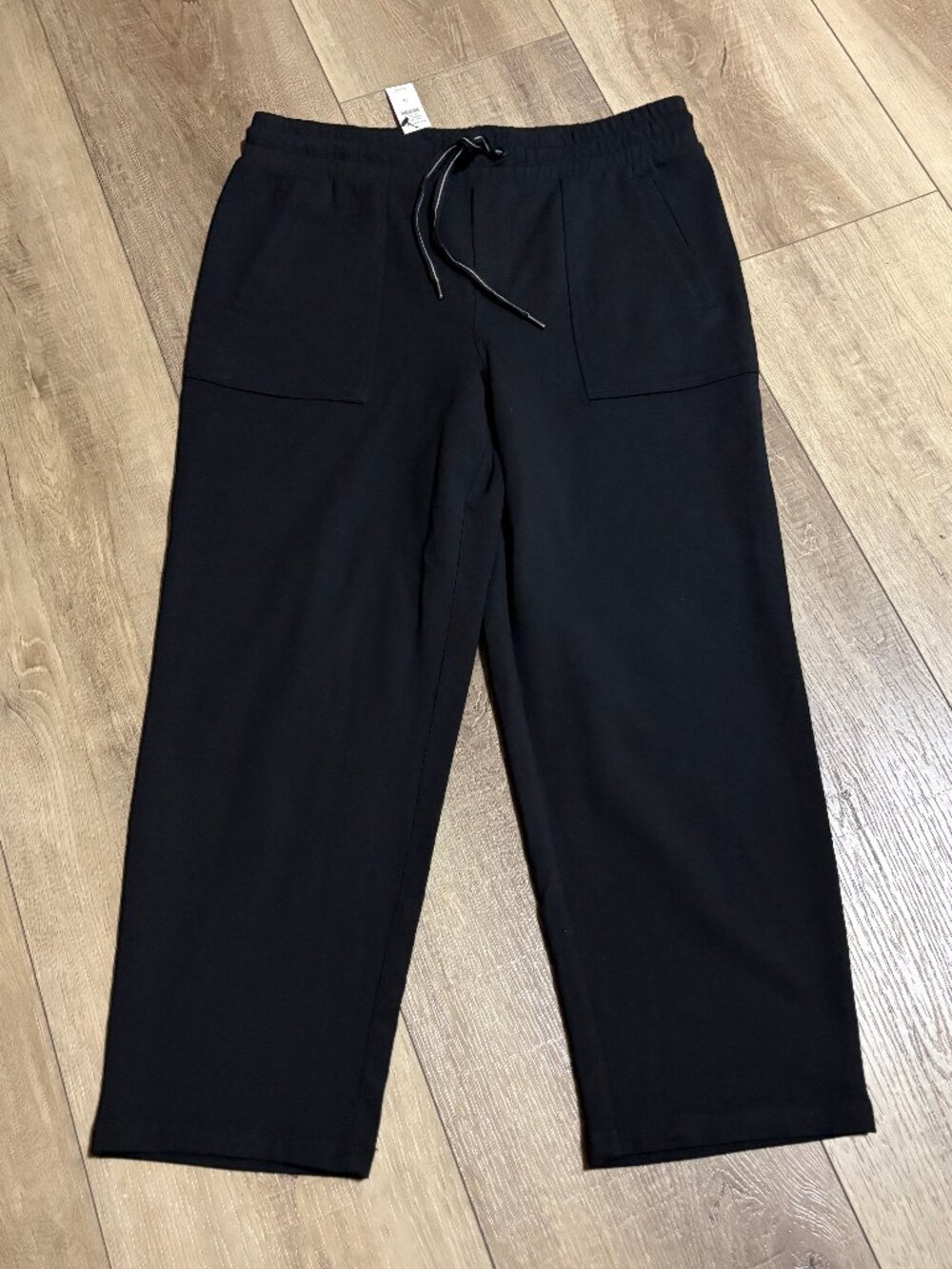 NWT T By TALBOTS Cropped Pants Size Medium Black